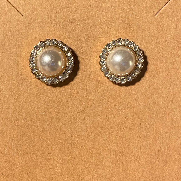Vintage Monet Earrings Gold tone round with rhinestones surrounding pearl center - Picture 4 of 7